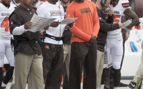 Hue Jackson on the Browns sideline in 2016.