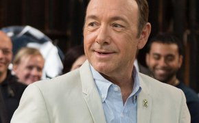 Kevin Spacey tours House of Cards set