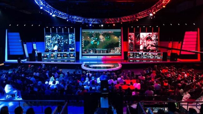 League of Legends being played at North American LCS