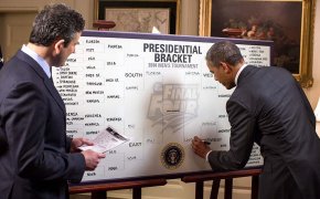 Barack Obama filling out March Madness bracket