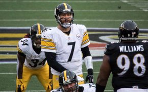 Ben Roethlisberger coming to line of scrimmage