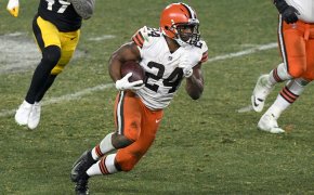 Cleveland Browns running back Nick Chubb running for a touchdown in an NFL game.