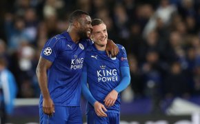 Jamie Vardy celebrates Leicester win