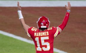 Kansas City Chiefs quarterback Patrick Mahomes signaling to his teammates