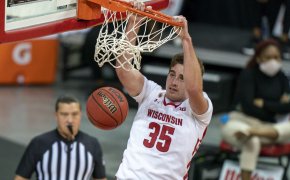 Wisconsin's Nate Reuvers dunking