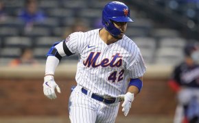 Michael Conforto running to first base