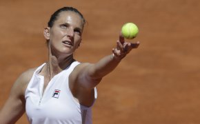 Karolina Pliskova serving the ball during a tennis match.