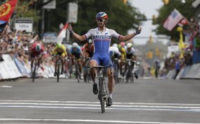 Peter Sagan crossing the finish line at the World Championships in 2015