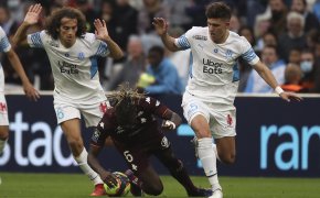 Marseille players challenging Metz player