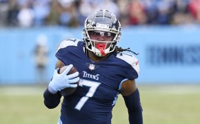Tennessee Titans running back D'Onta Foreman running with the football during a NFL game.