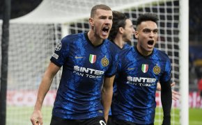 Inter Milan's Edin Dzeko left, celebrates after scoring