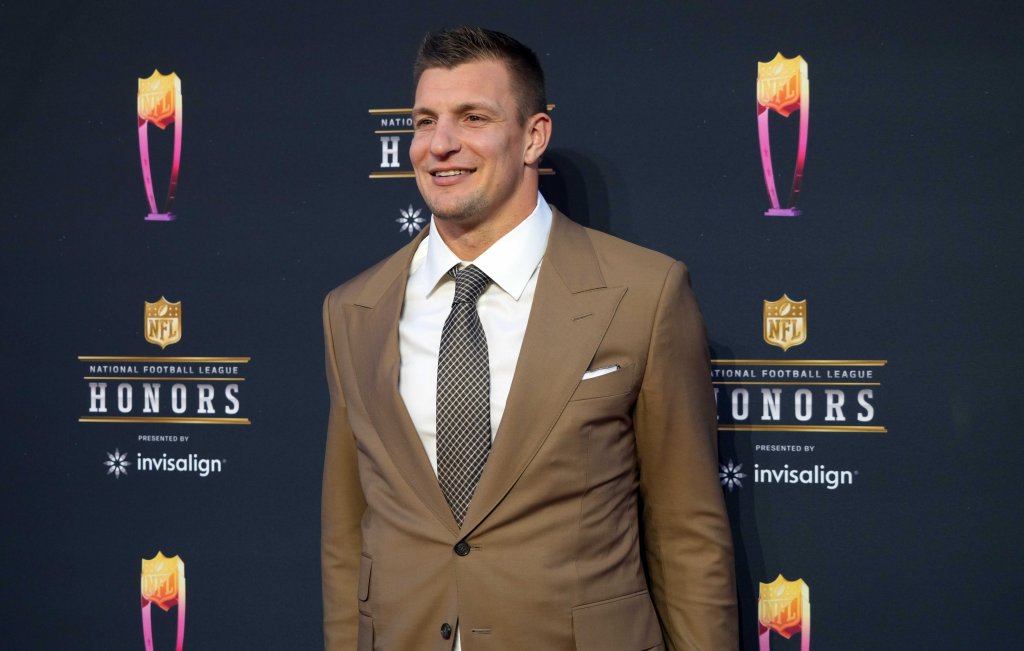 Does Gronk Have to Make the Kick to Receive $10 Million FanDuel Bonus?