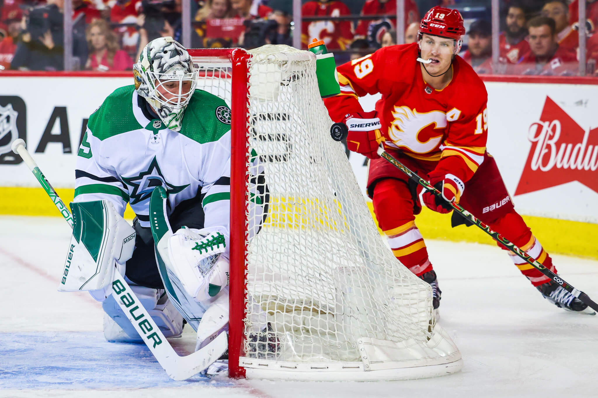 Oettinger makes 29 saves as Stars blank Flames 2-0 in Game 2 - The Globe  and Mail