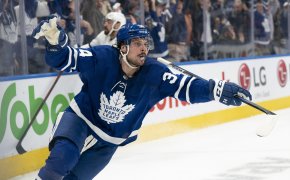 Auston Matthews is once again favored to win the Rocket Richard Trophy in 2022-23