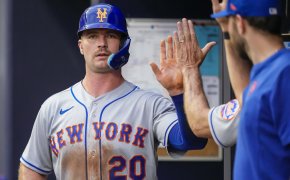 Pete Alonso dugout high fives