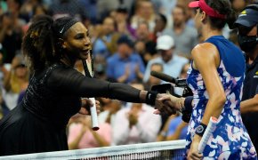 Serena Williams shaking hands with Ajla Tomljanovic