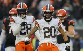 Cleveland Browns players celebrating defense stop against Bengals in Ohio