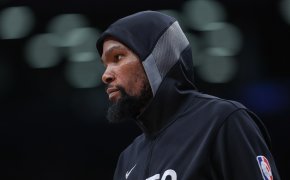 Kevin Durant with his hood on during warmups