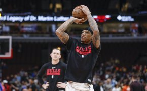 Chicago Bulls forward DeMar DeRozan shooting in warmup