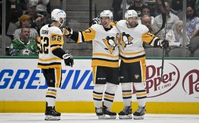 Pittsburgh Penguins center Sidney Crosby celebrates goal with teammates