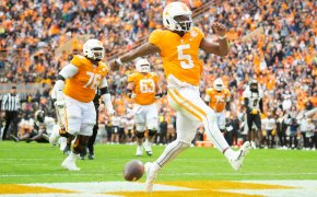 Tennessee quarterback Hendon Hooker (5) runs into the end zone