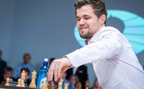 Magnus Carlsen making a move