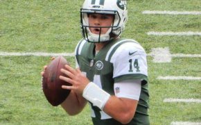 Sam Darnold back to pass